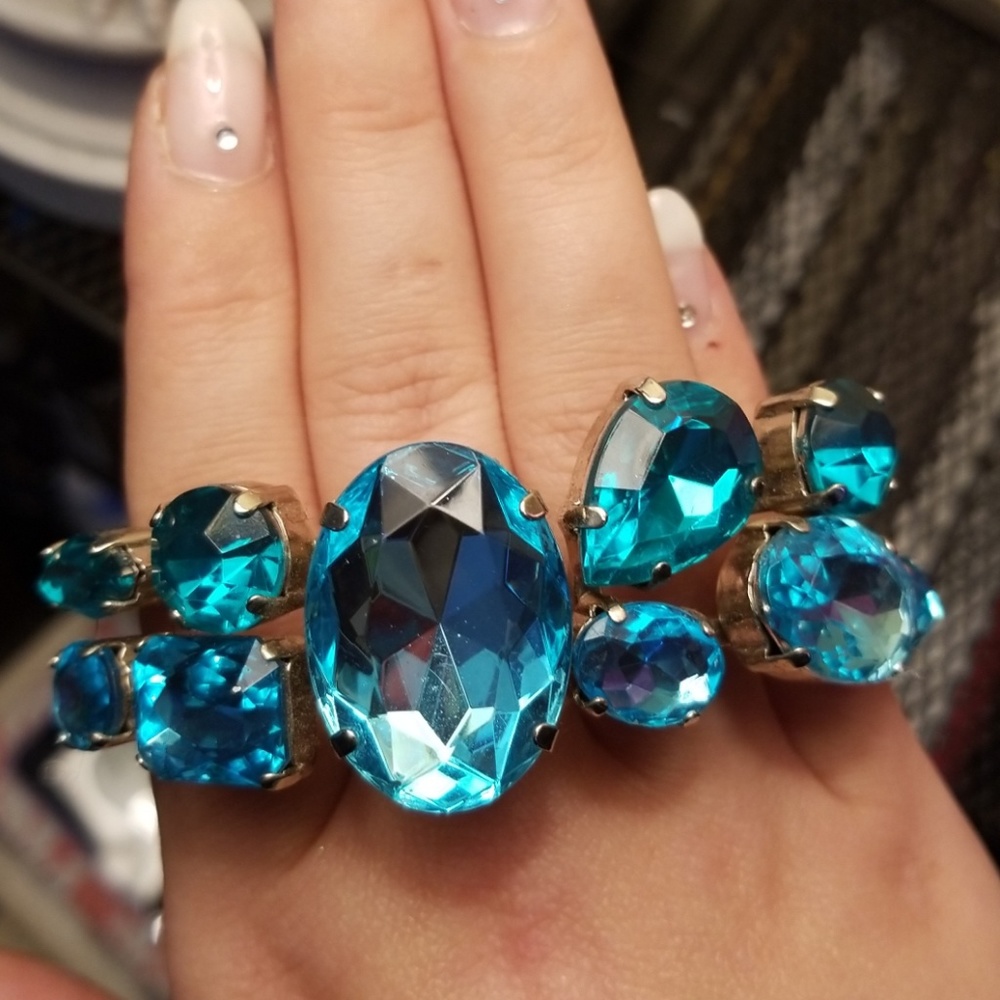 Gorgeous pull open jeweled bracelet